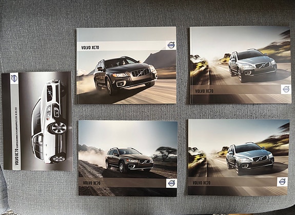 4 x Volvo XC70 esitteitä + 1 x hinnasto, lukemattomia yhteishintaan