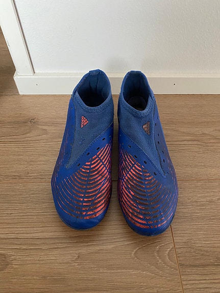 Lasten Adidas jalkapallo kengät koko 35