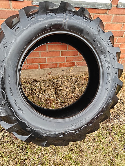 Traktorin rengas 16.9/14-34 goodyear