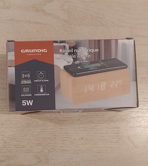 Grundig digitaalinen herätyskello langattomalla latauksella  kuin uusi