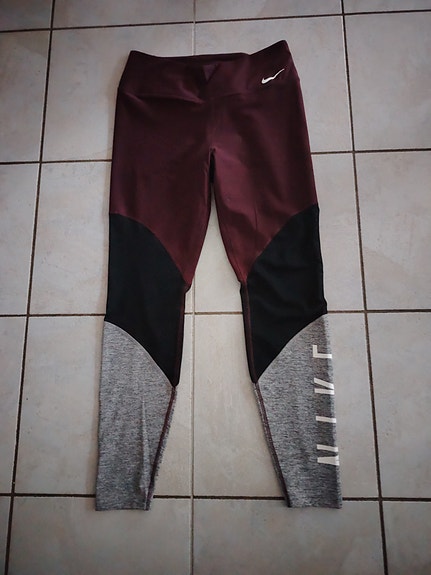 Nike Dri-Fit juoksutrikoot naiset L viininpunainen-musta-harmaa