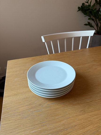 IKEA valkoiset lautaset