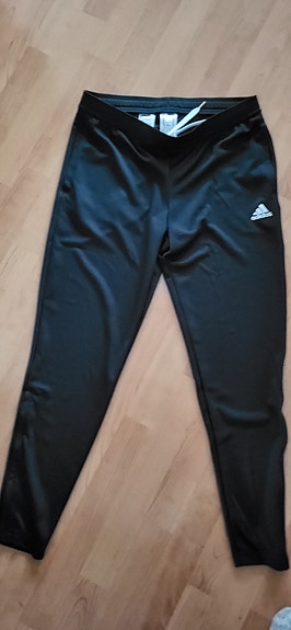Adidas Verkkarit