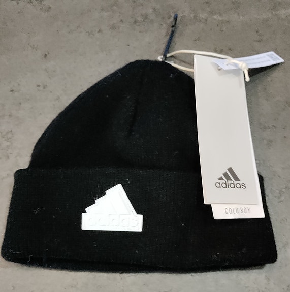 Adidas pipo -uusi