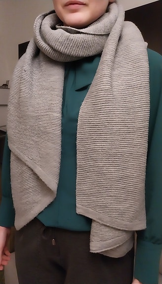 Harmaa kaulahuivi pieces
