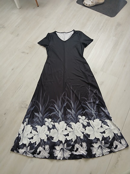 Naisten mekko