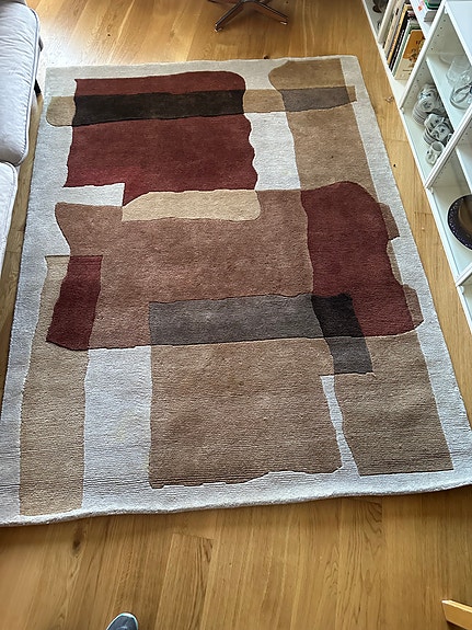 Ruotsalainen käsinsolmittu design matto