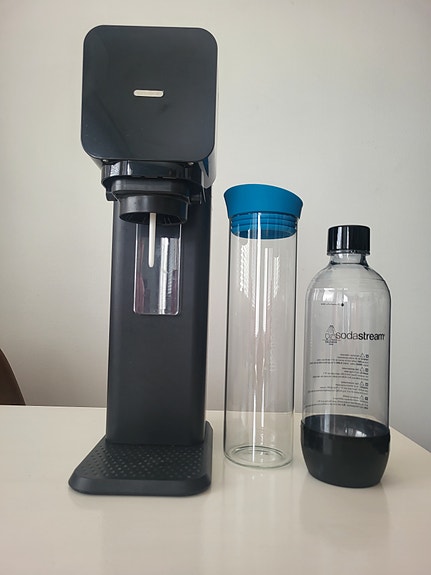SodaStream Hiilihapotuslaite, karahvi ja pullo.