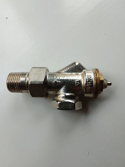 Patteriventtiili TA 1/2" kulma runko+yhdistäjä 1kpl.