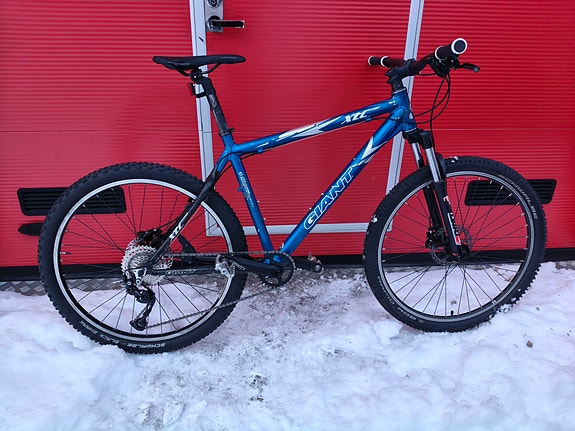 Giant 26" 9-v