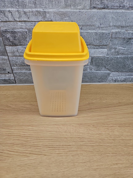 Tupperware herkkuhissi