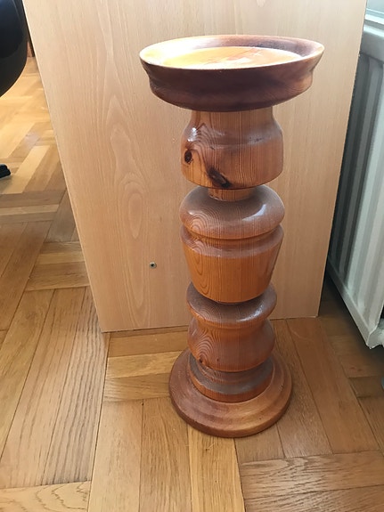 Puinen sorvattu upea kukkateline