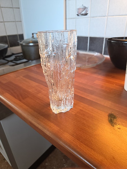 Tapio Wirkkalan Iittalalle suunnittelema Avena-maljakko (malli 3429