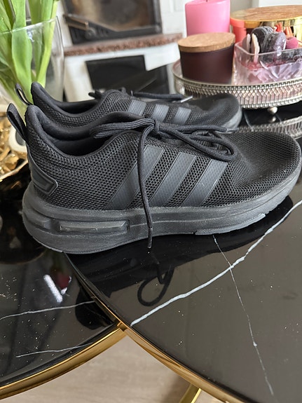 Adidas juoksu- ja treenikengät musta koko 36
