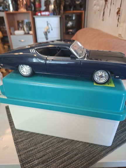 Ford torino 69 musta.
