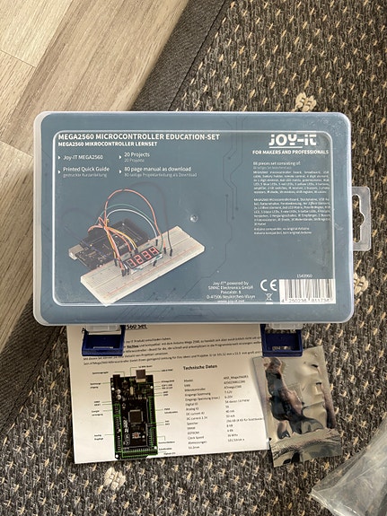 Myydään arduino aloituspakkaus + muuta.