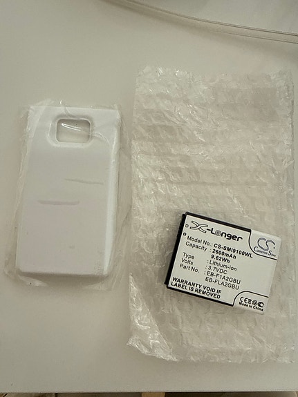 Samsung puhelintarvikeakku GT-i9100 ja takakansi