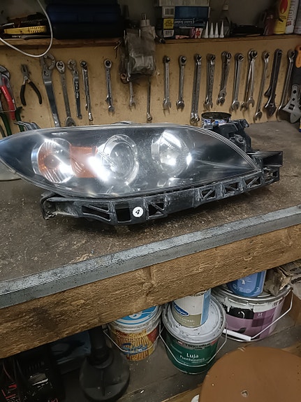 Mazda 3 Ajovaloumpio