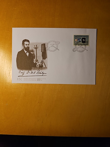 Ensipäivänkuori postimerkki ja leima