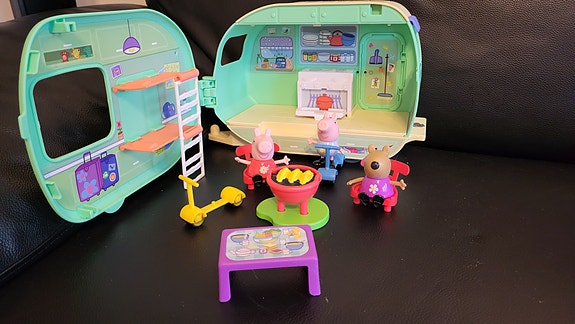 Pipsa Possu Matkailuauto
 Setti