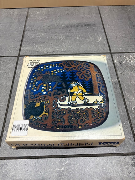 Arabia Kalevala vuosilautanen 1978 + pakkaus