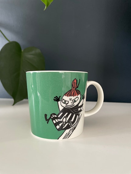 Pikku Myy liukumäessä