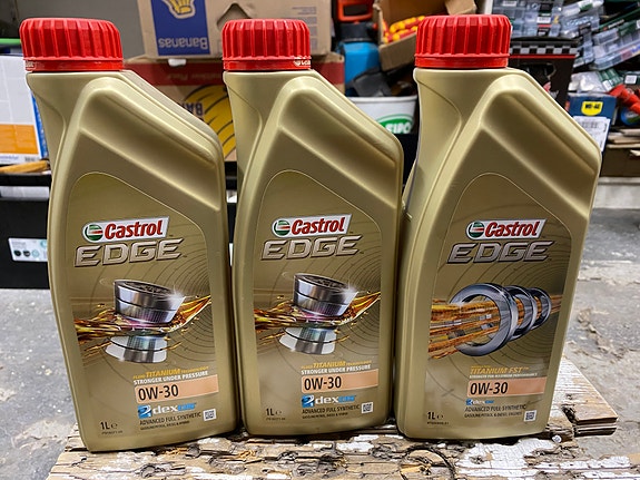 Castrol EDGE 0w-30. 3 litraa