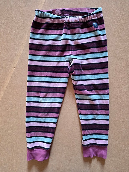 Uudenveroiset pinkit POP velourhousut 104