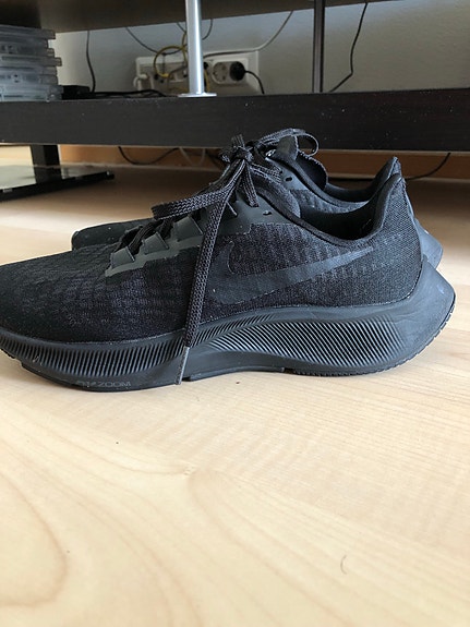 Naisten lenkkarit Nike koko 38,5