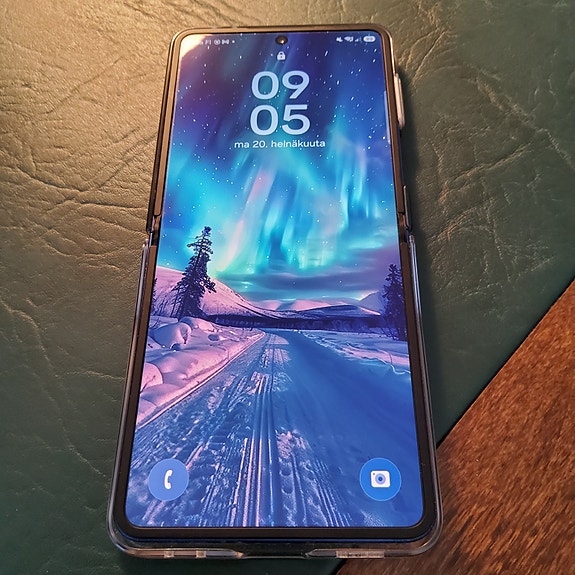 Samsung Galaxy Z Flip 7 512 GB, plus Galaxy Buds 3 Pro kuulokkeet