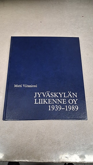 Hyväkuntoinen Jyväskylän Liikenne Oy 1939-1989 historiakirja / historiikki