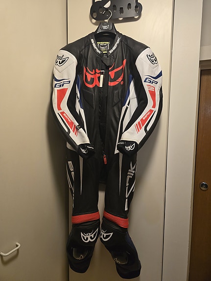 Uusi Berik Race-Dep 2.0 nahkainen ajopuku koko 54