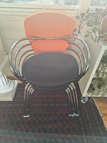 Metallinen tuoli pehmusteella 4 kpl