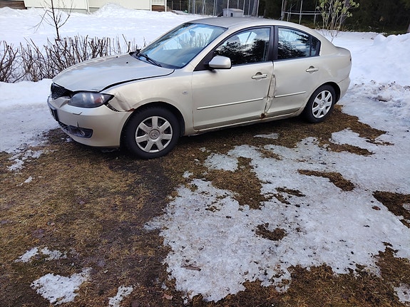 Mazda 3 / peltoauto/ varaosiksi
