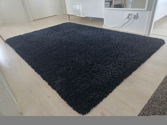 Musta matto, 200 x 140 cm