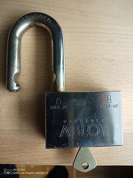 Abloy riippu lukko 1 ura avain mukana