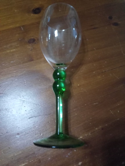 Viini lasi vihreä jalkainen