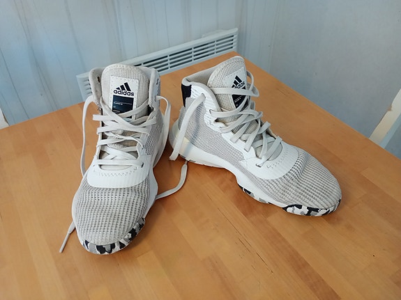 Lasten Adidas lenkkarit/sisäpelikengät