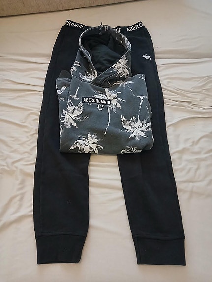 Abercrombie kids huppari ja collegehousut 15/16 v