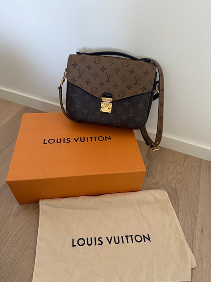 Louis Vuitton Pochette Metis Reverse