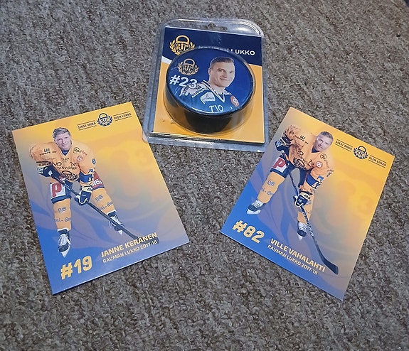 Rauman Lukko fanikiekko ja postikortit