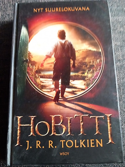 J. R. R. Tolkien Hobitti kirja kovakantinen suomenkielinen