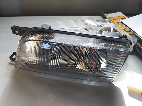 Nissan Sunny N14 ajovalo vasen