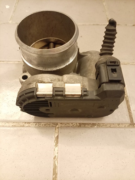 Audi 1.8 Turbo kaasuläppäkotelo