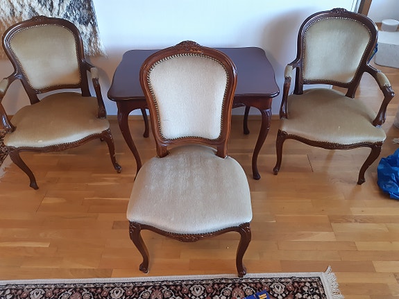 Rokokoo pöytä ja 3kpl tuoleja.