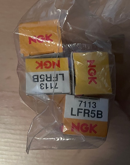 Sytytystulpat Citroen Peugeot ym. 4 kpl NGK uudet