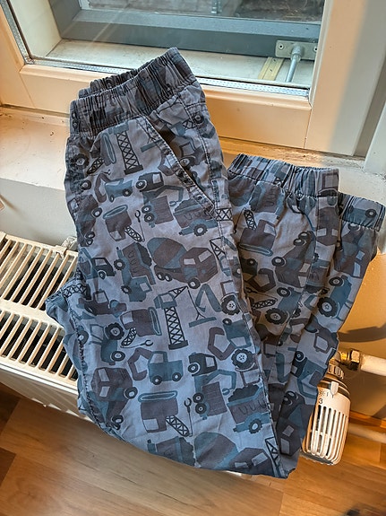 Vuorelliset housut koko 122
