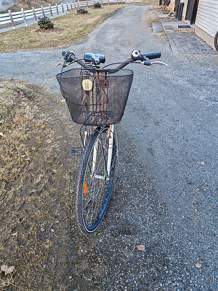 Naisten polkupyörä 28"