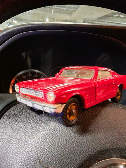 Corgi Toys Ford Mustang Fastback 2+2 leluauto punainen metallinen