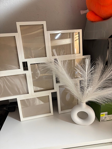 IKEA valkoinen monikehyksinen valokuvakehys